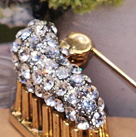 #2059, OTC SIGNED BROOCH, HPHT SYNTHETIC DIAMONDS, GOLD PLATED, 3"IN - Picture 2 of 7